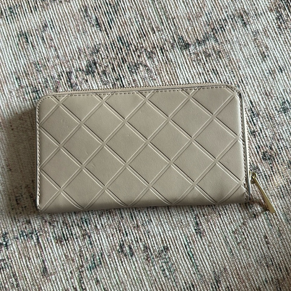 Aldo clutch